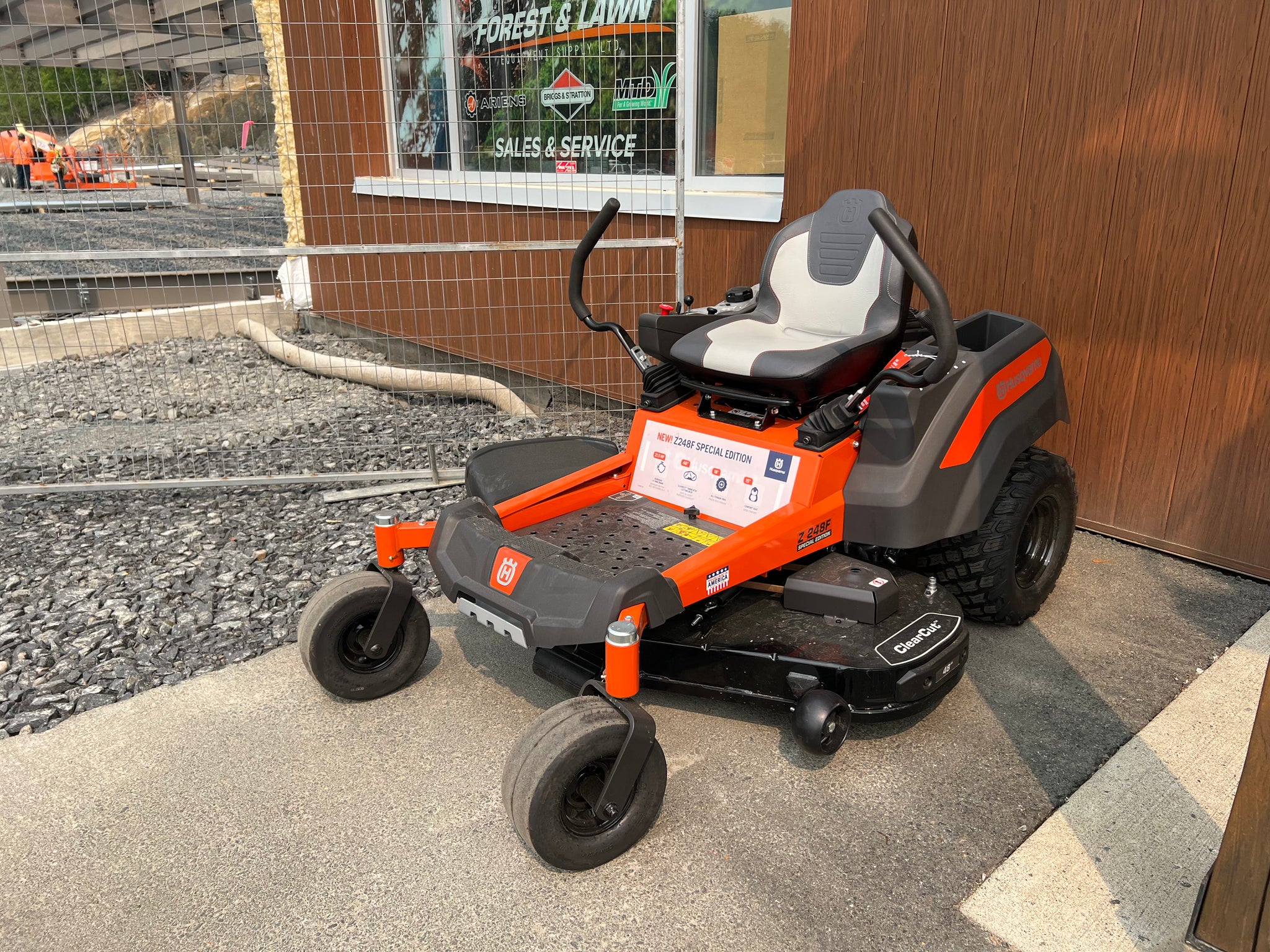 Husqvarna Z 248F Forest and Lawn